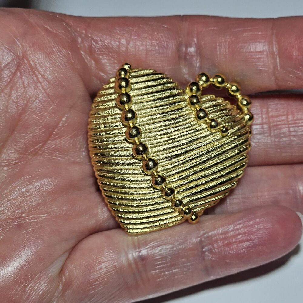 Vintage Heart Shaped Ridged Textured Embellished Design Gold Tone Brooch